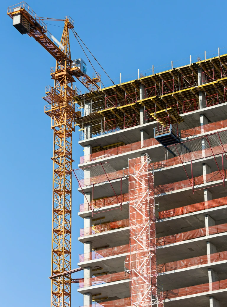 Plac budowy nowoczesnego wieżowca