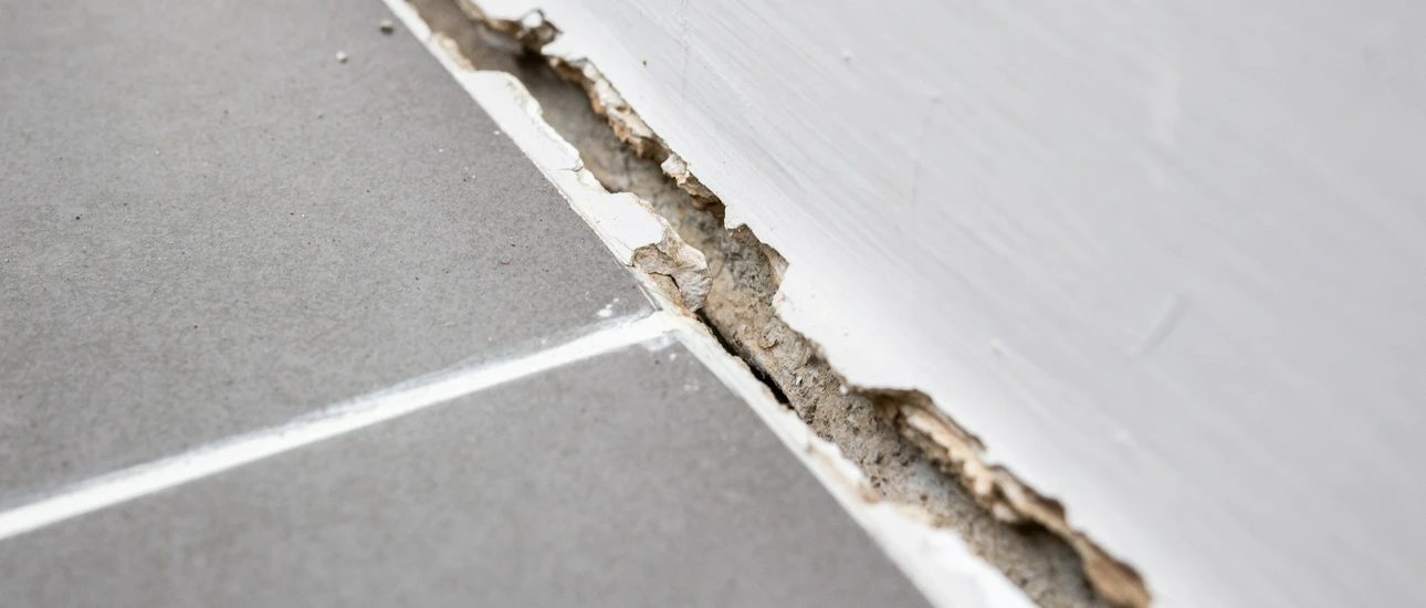 Detal usterki wykończeniowej